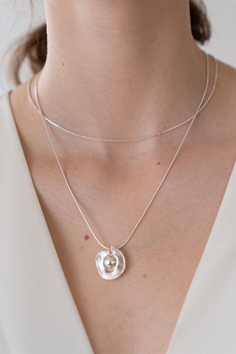 &#039;004 COLLECTION&#039; BALL WITH CONCAVE PENDANT NECKLACE